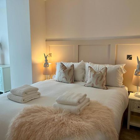 The Pink Palace At Ryedale House York Bagian luar foto