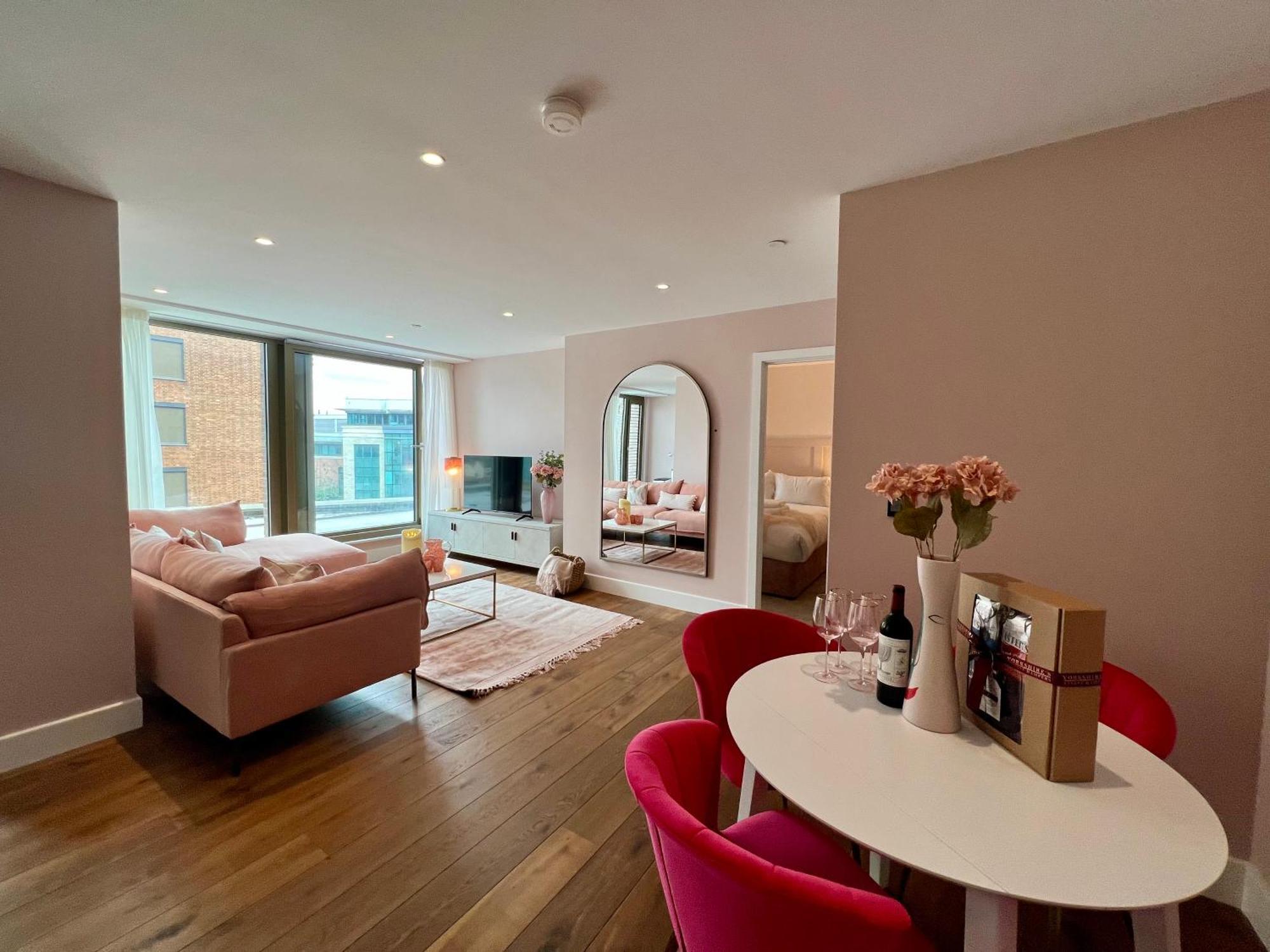 The Pink Palace At Ryedale House York Bagian luar foto